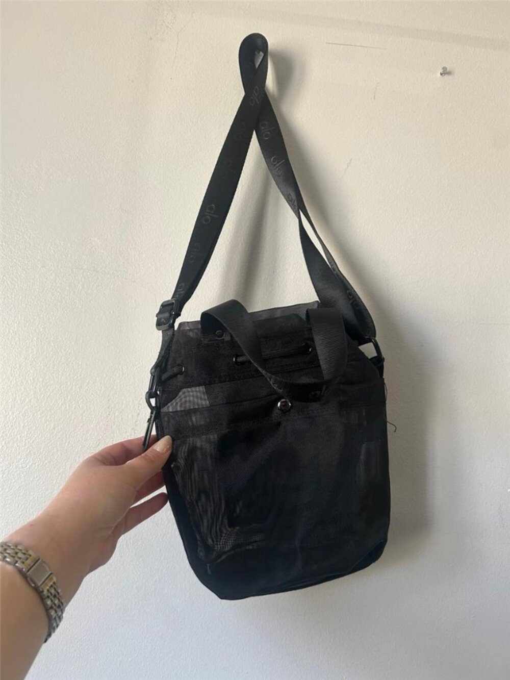 Alo Black Mesh Bucket Cross Body Bag NEW - Picture 9 of 13
